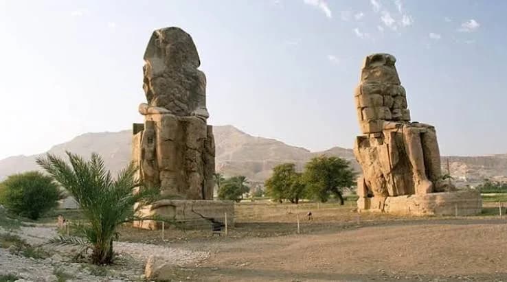 Colossi of Memnon beneath a clear sky