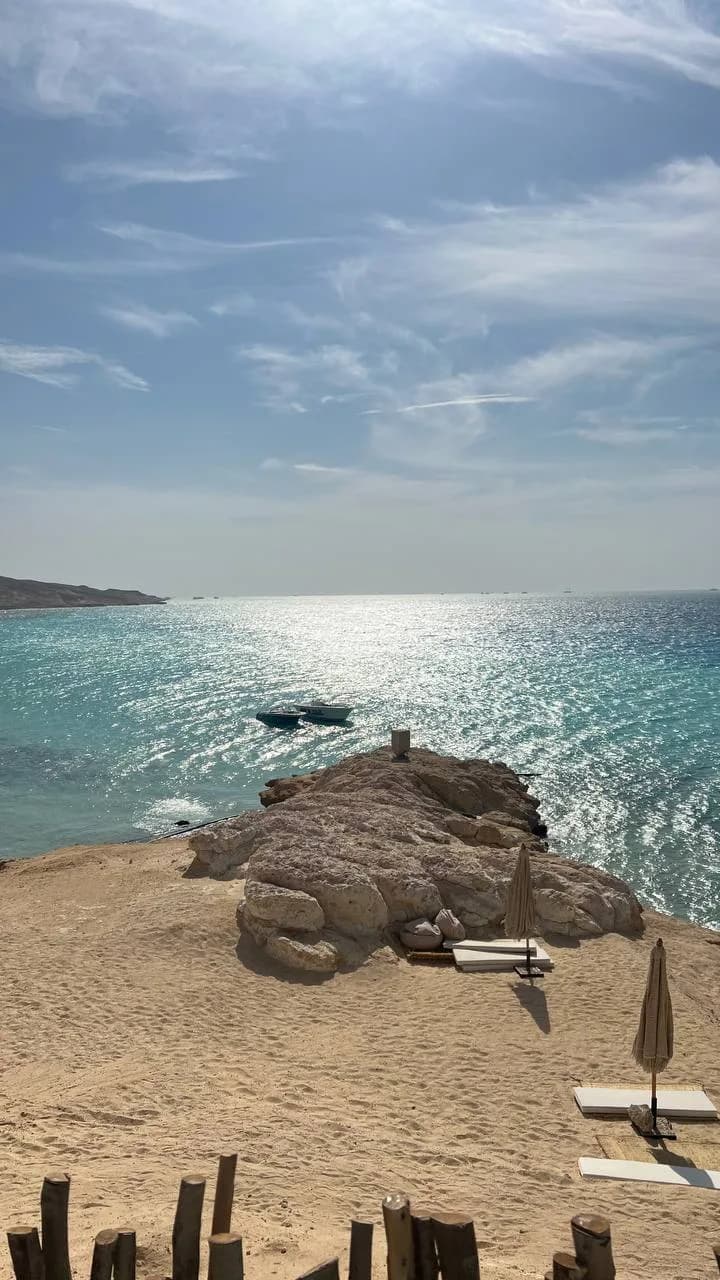 Rocky point with sun loungers overlooking the sea at Ozirea Island