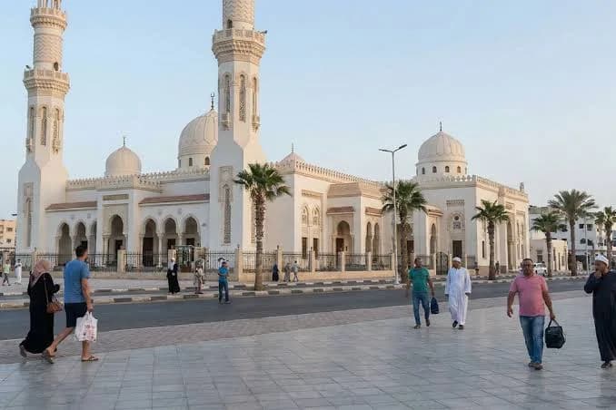 El Mina Mosque and palm-lined street in Hurghada
