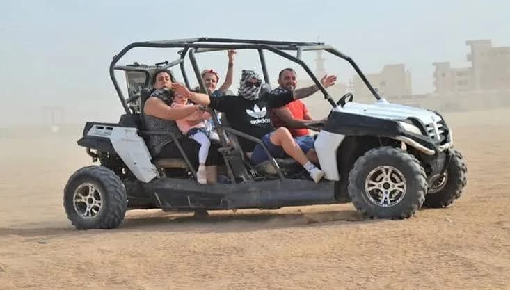 Four-seat buggy with guests